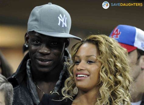 balotelli wife.